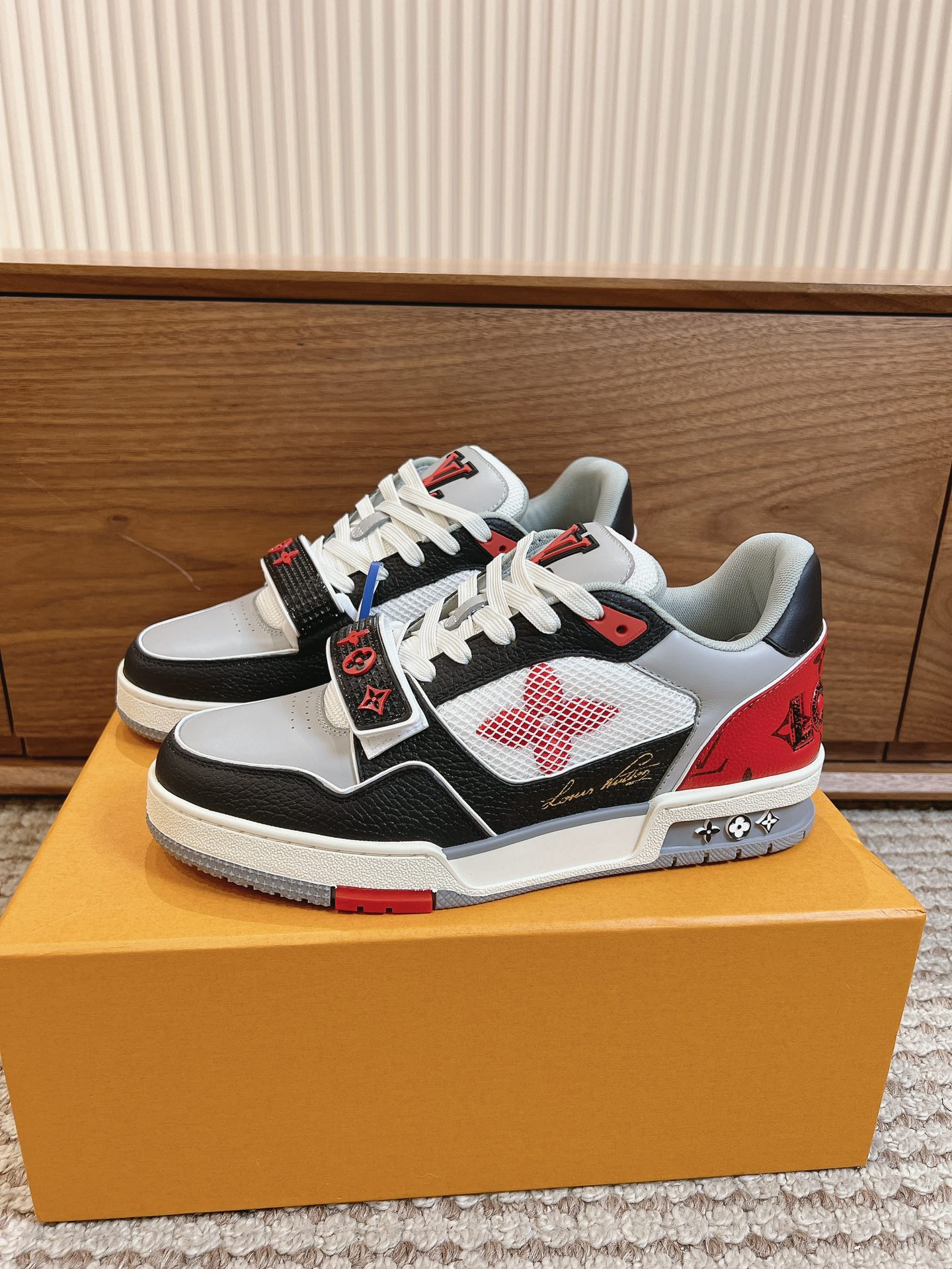 Men's shoes