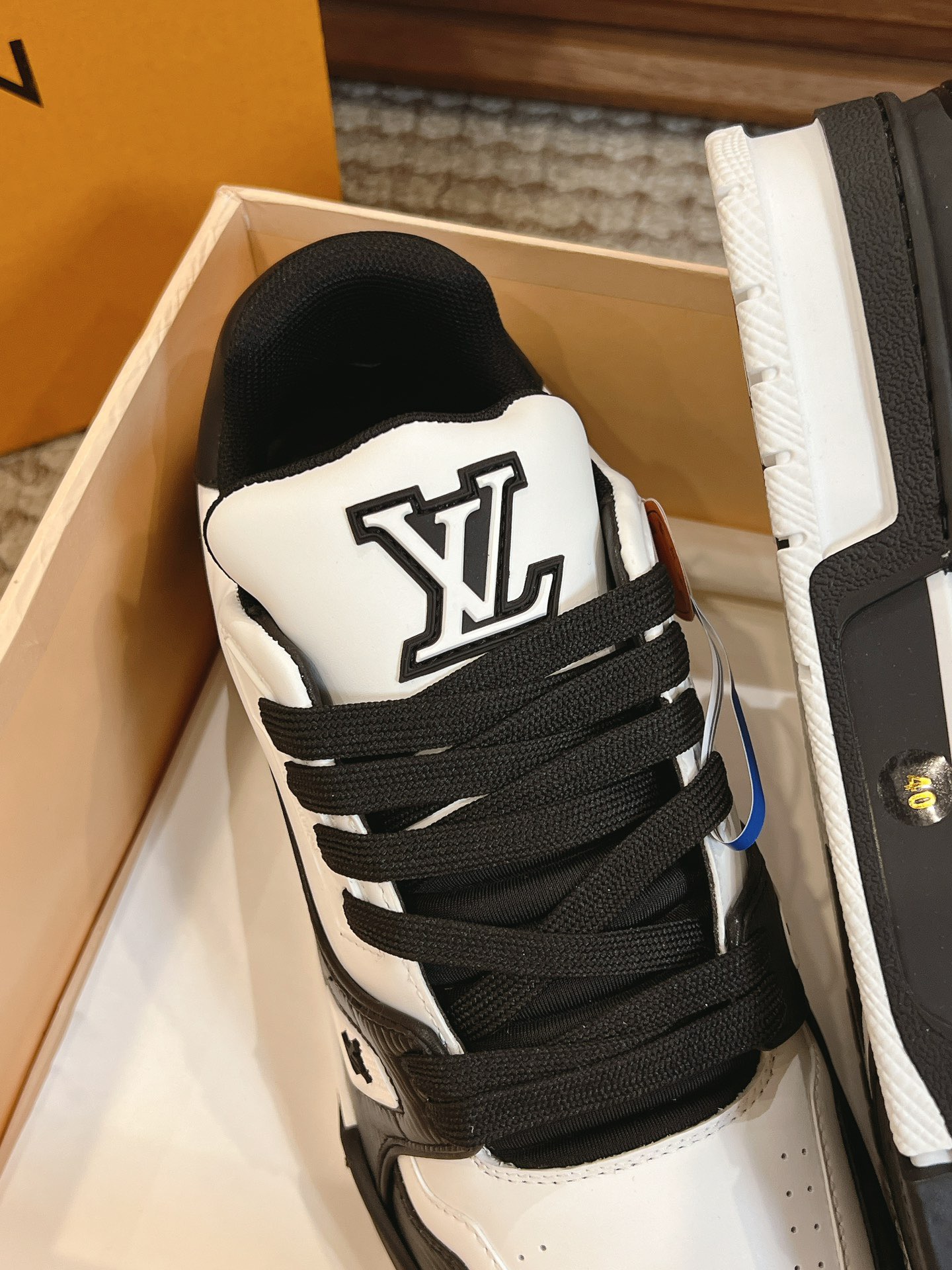 Men's shoes