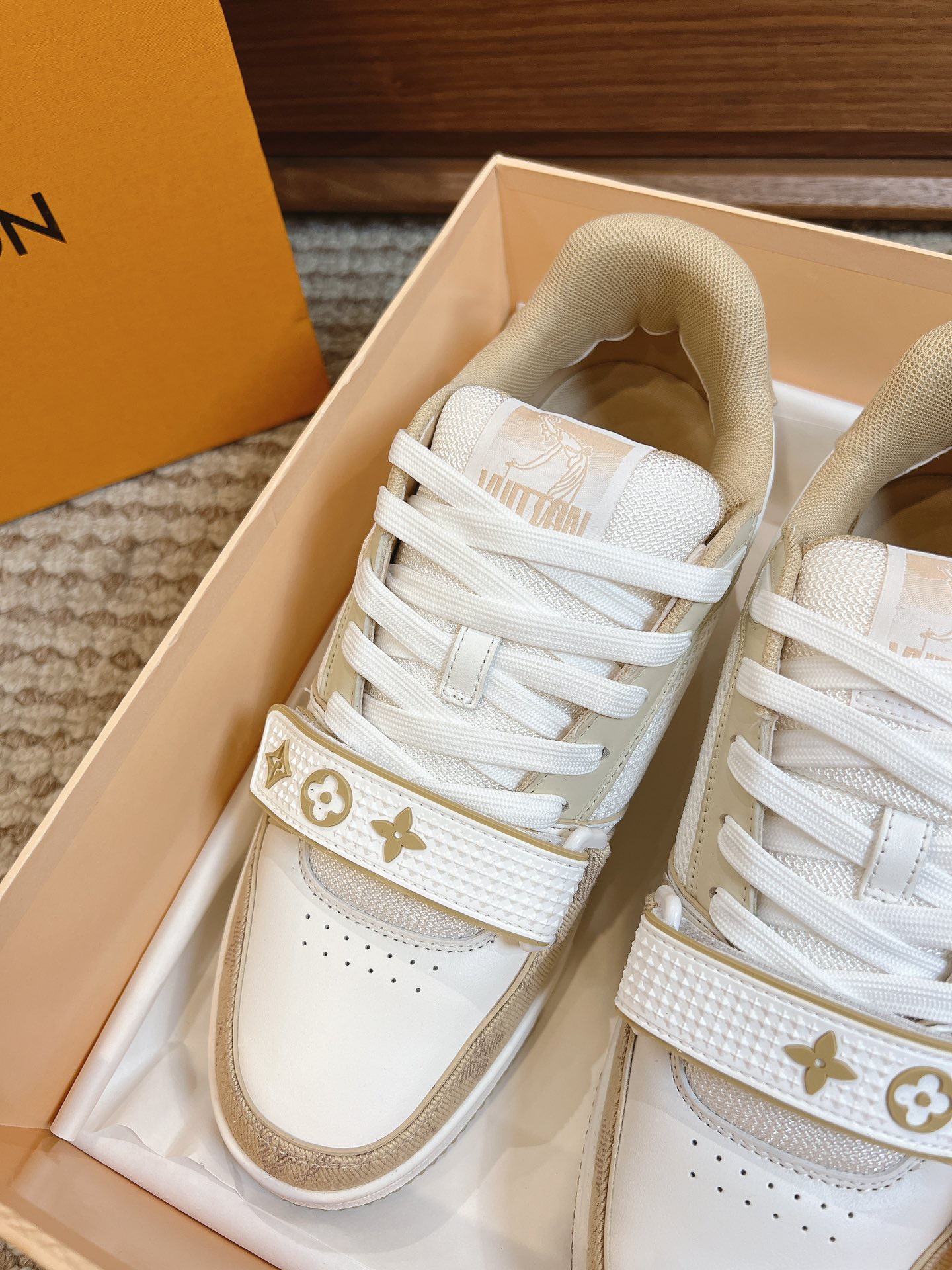 Men's shoes