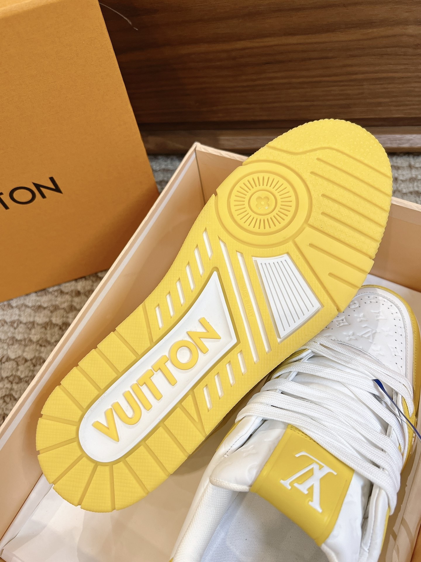 Men's shoes