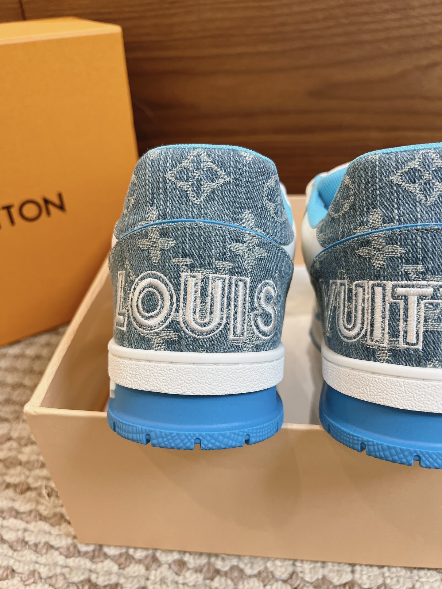Men's shoes