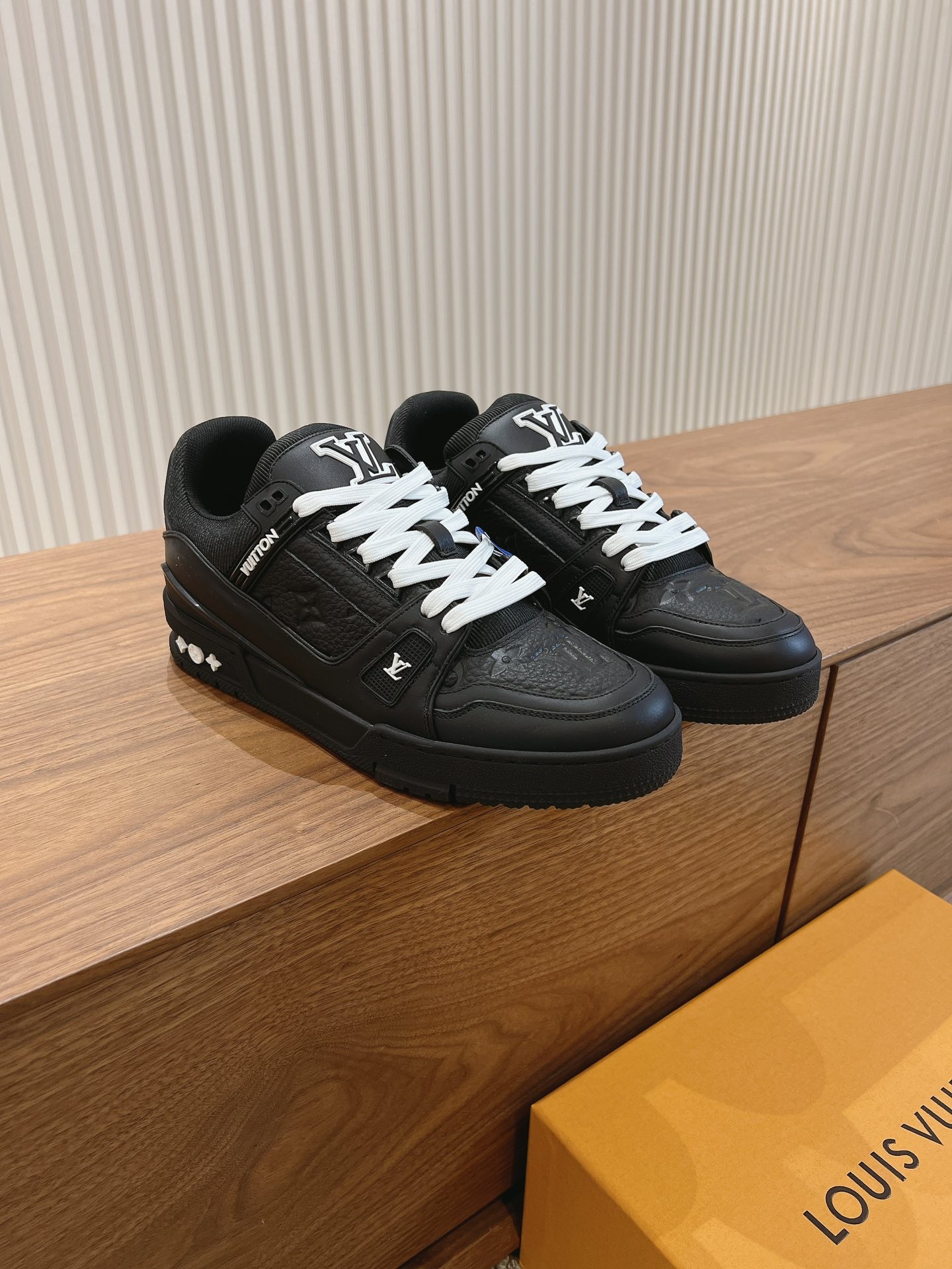 Men's shoes