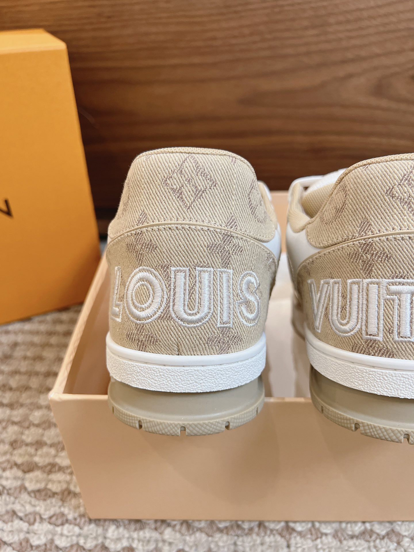 Men's shoes