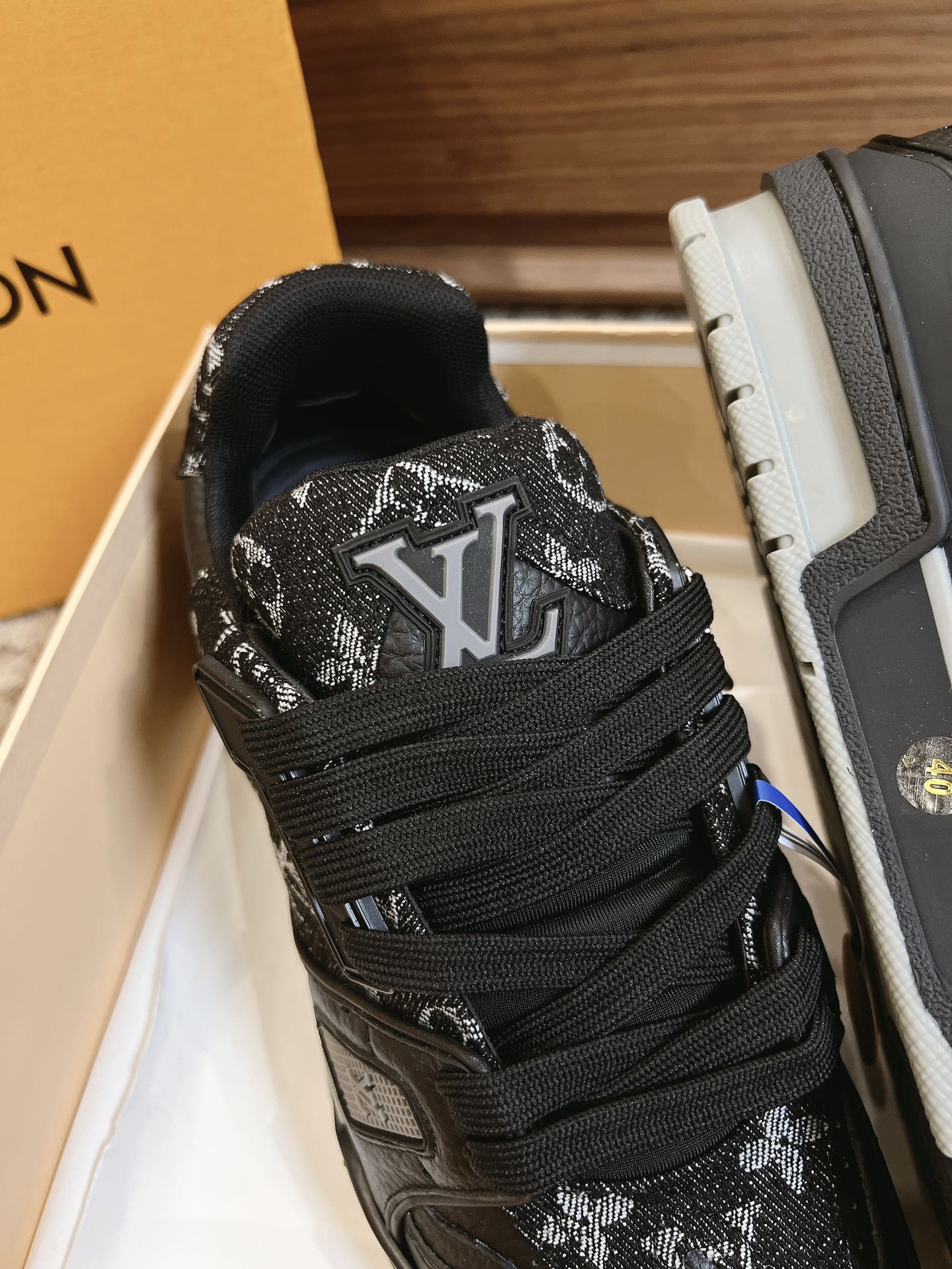 Men's shoes