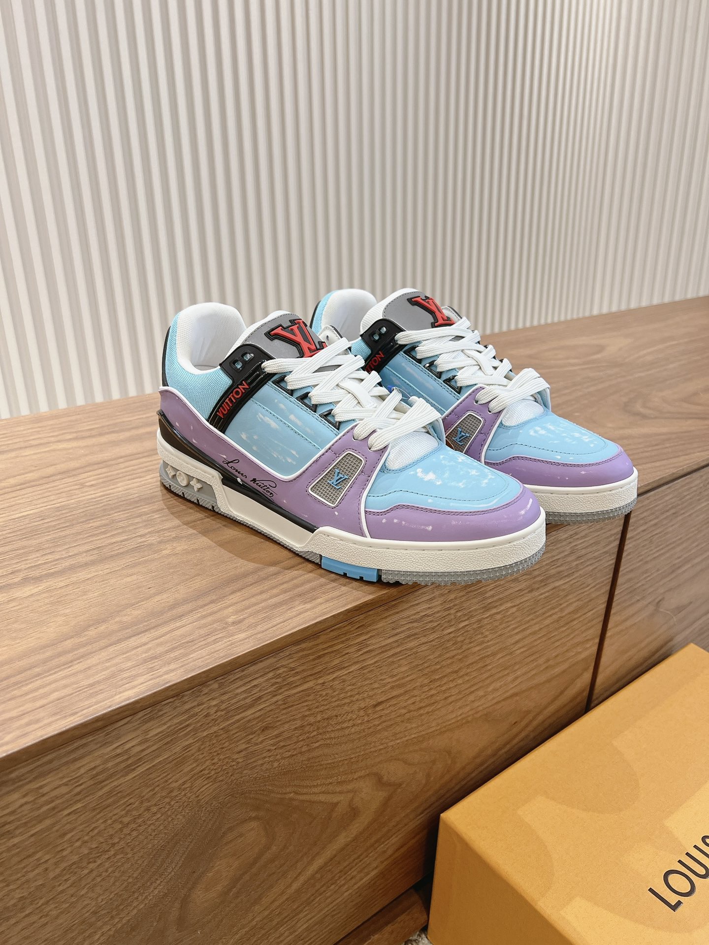 Men's shoes