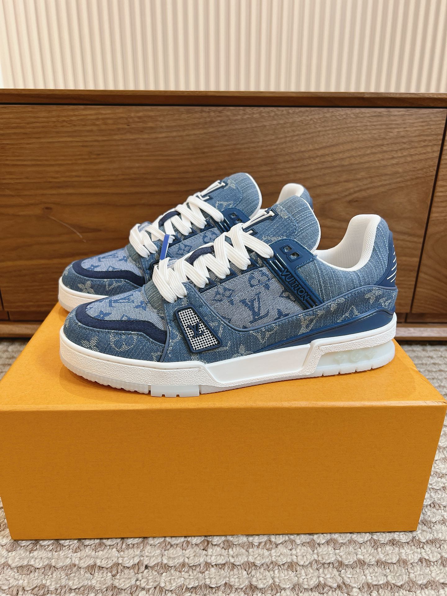 Men's shoes