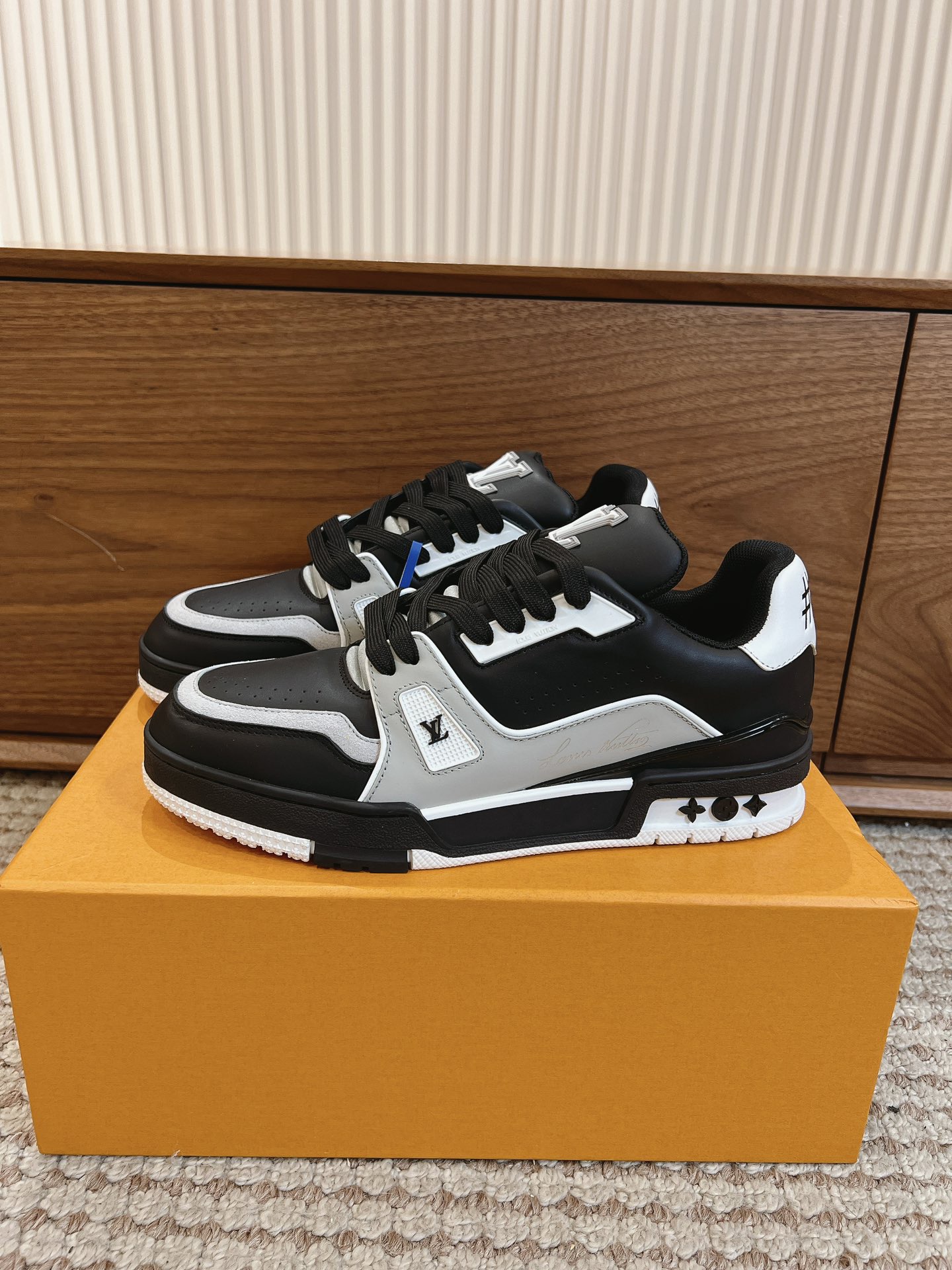 Men's shoes