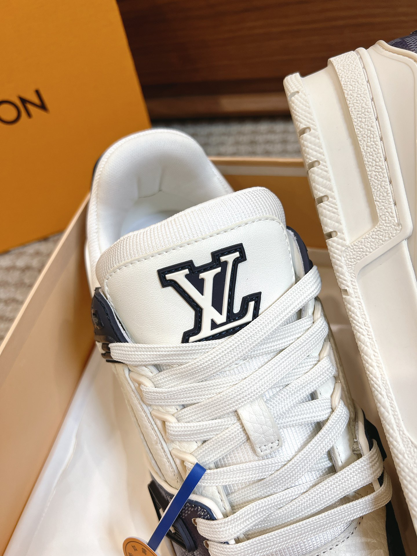 Men's shoes