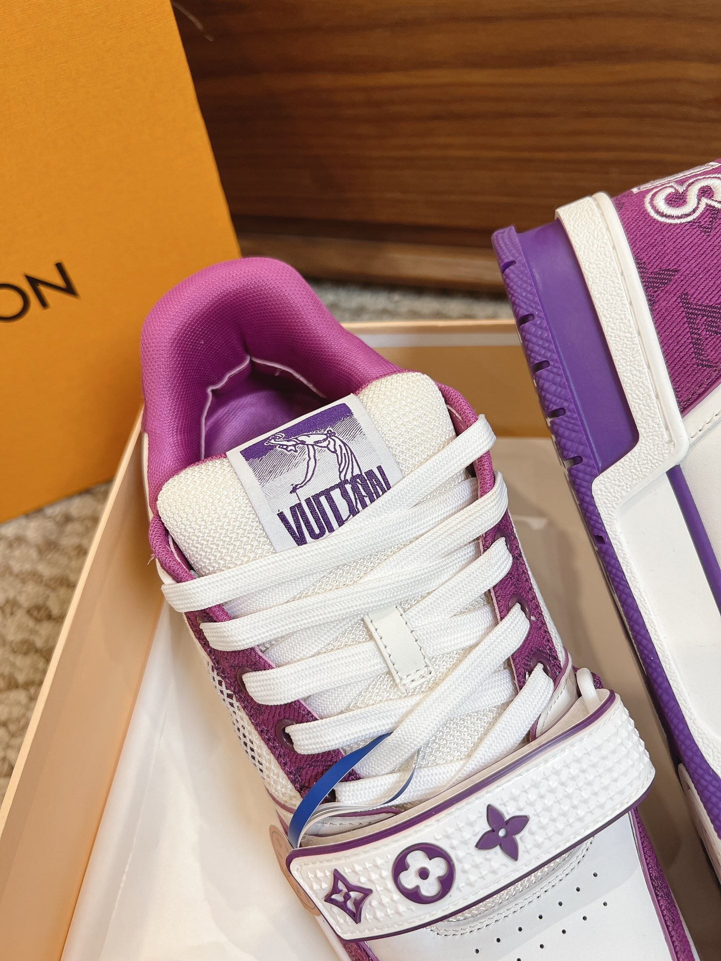 Men's shoes