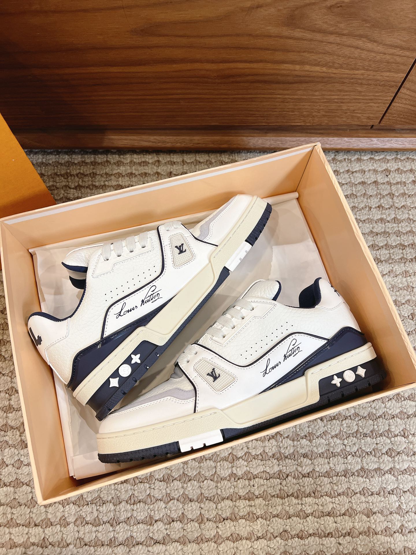 Men's shoes