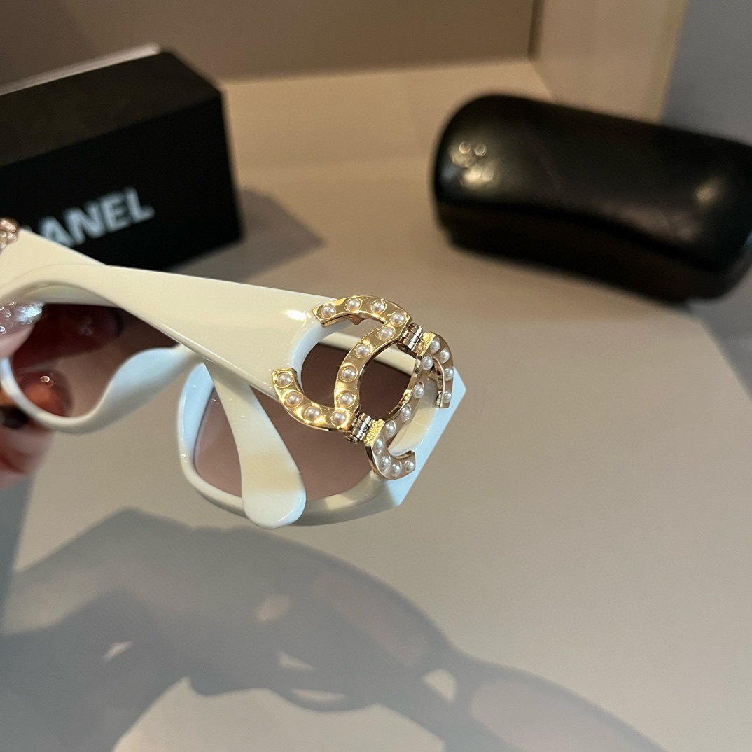 chanel--Sunglasses