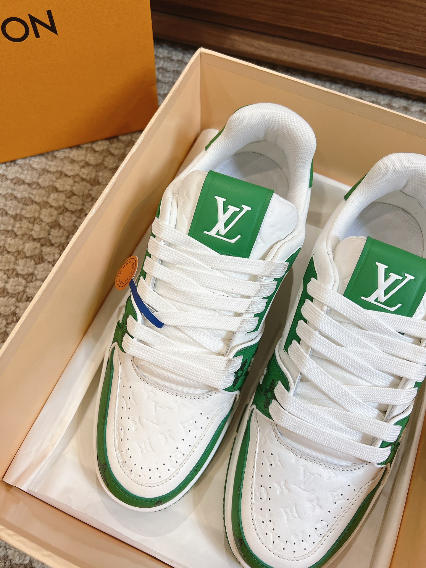 Men's shoes