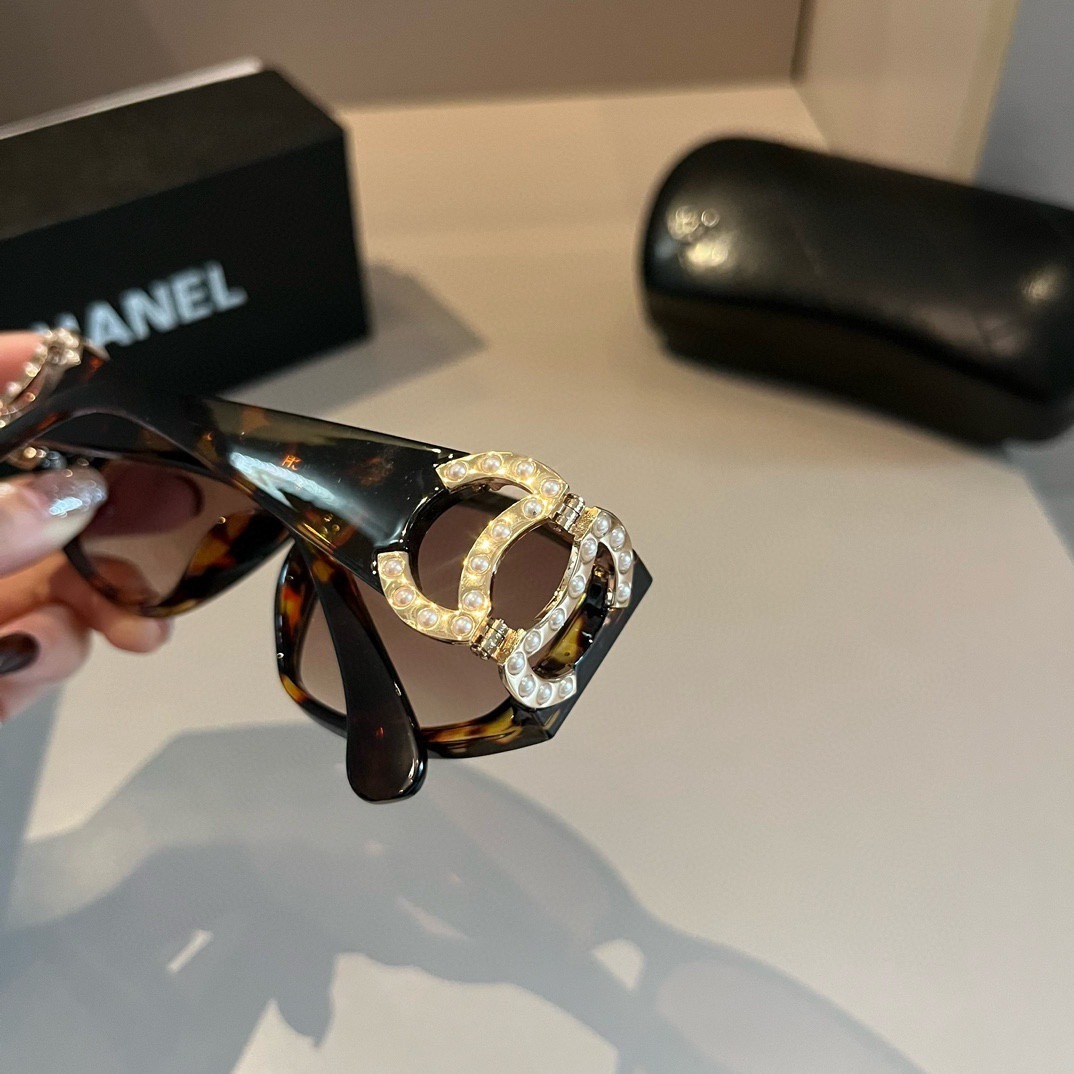 chanel--Sunglasses