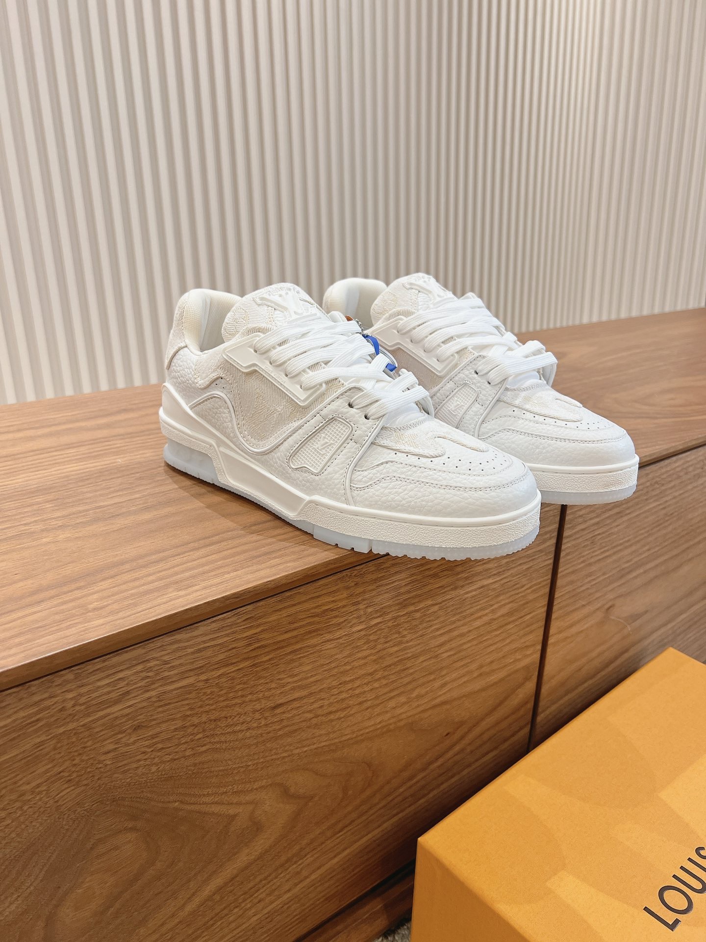 Men's shoes