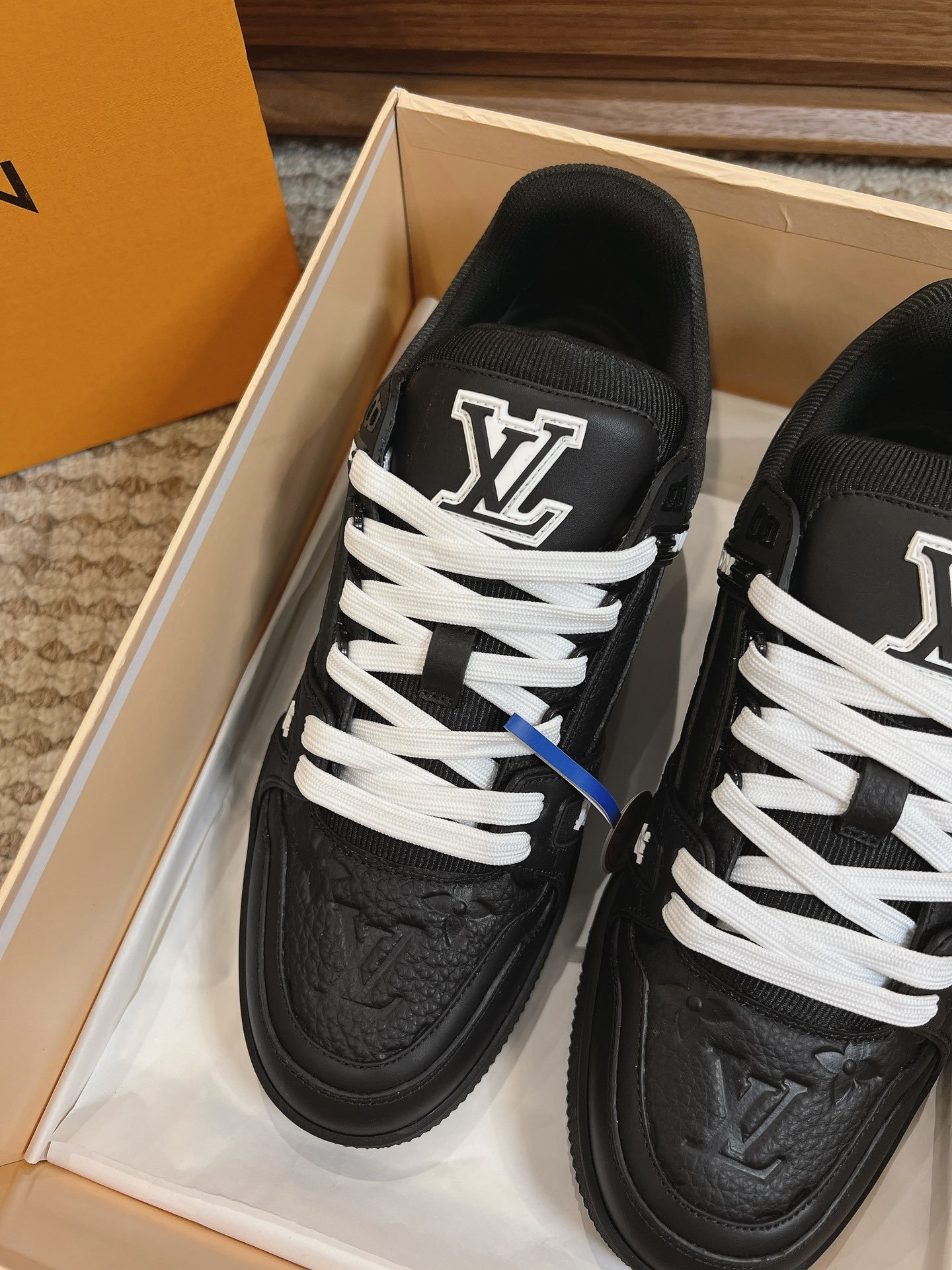 Men's shoes