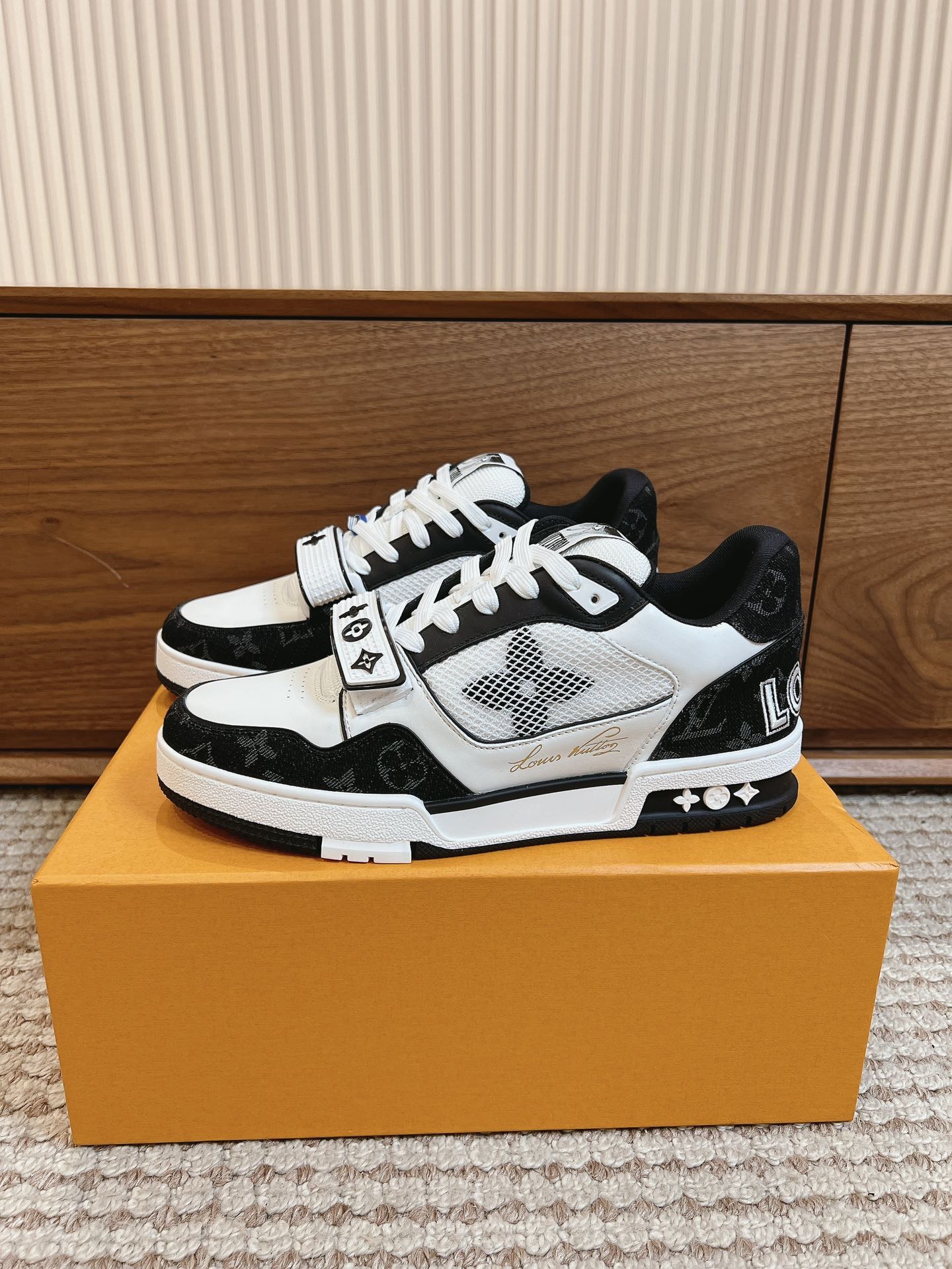 Men's shoes