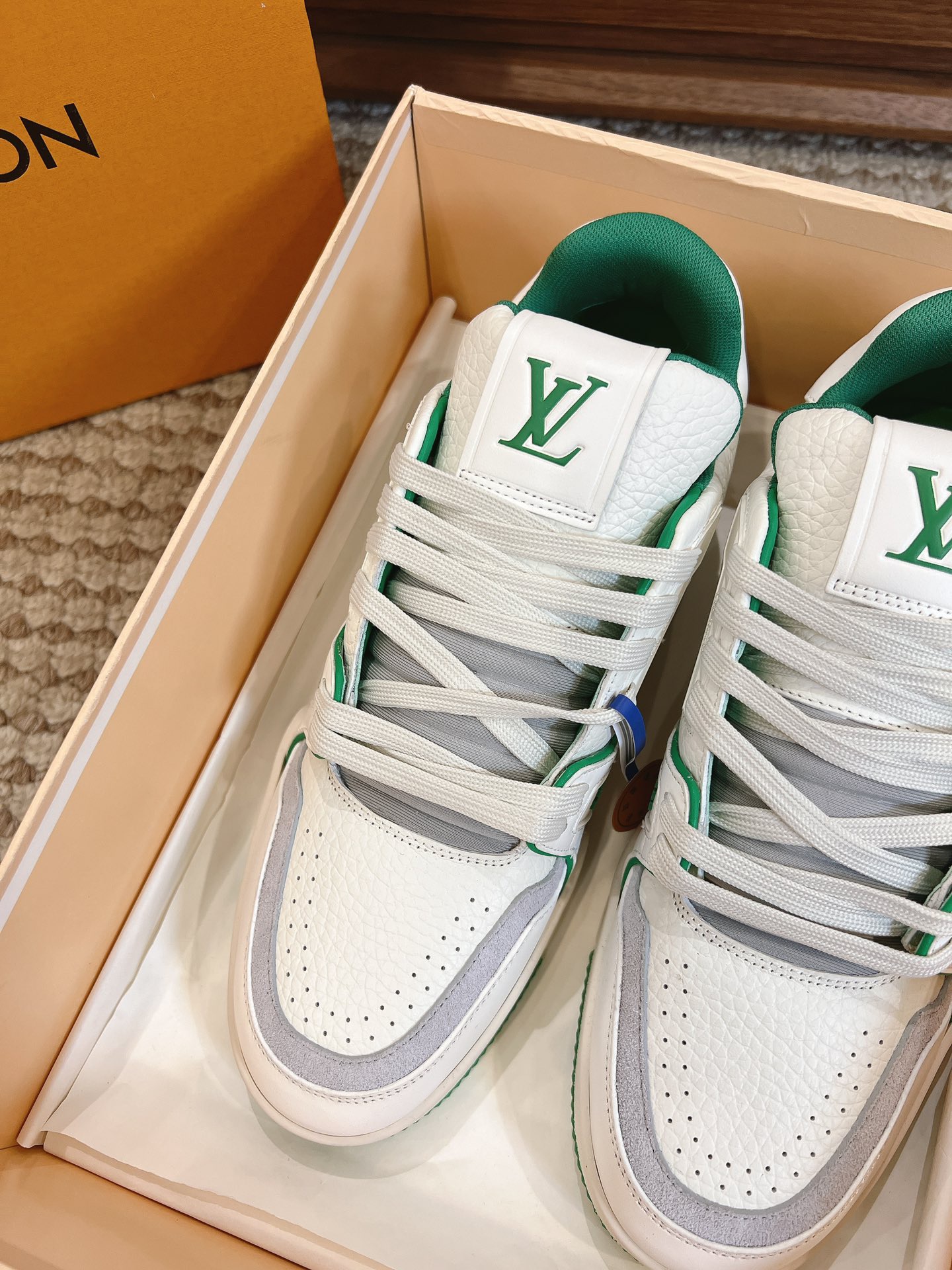 Men's shoes