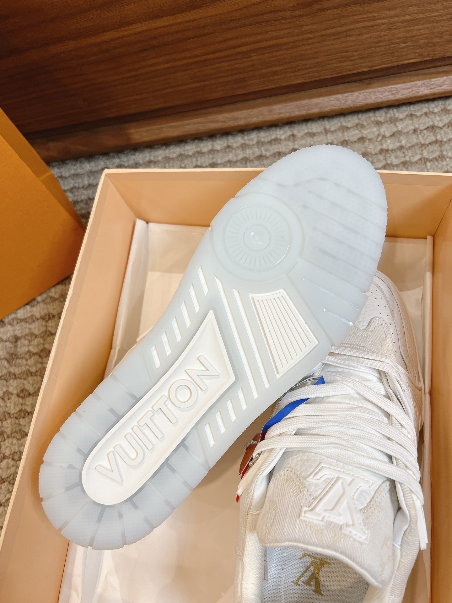 Men's shoes