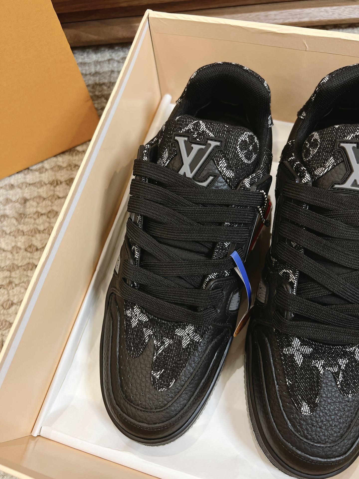 Men's shoes