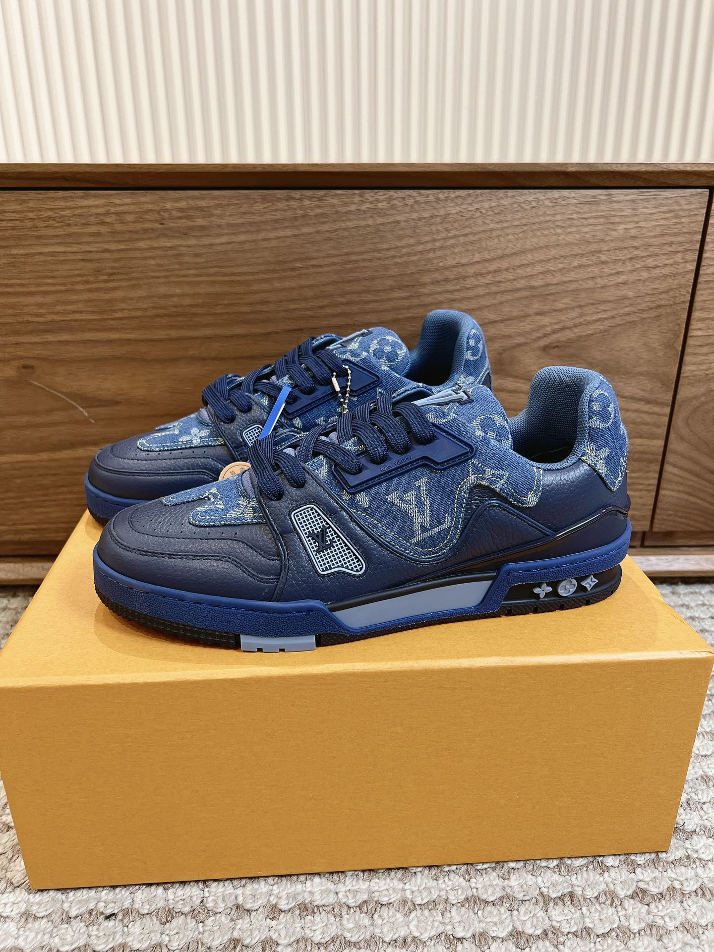 Men's shoes