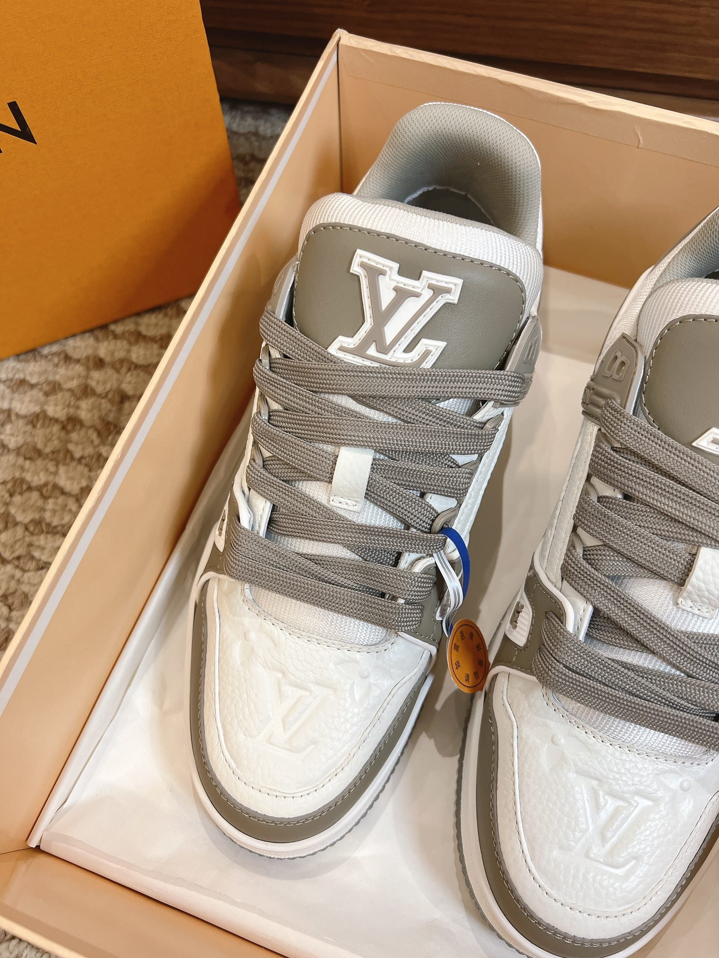 Men's shoes