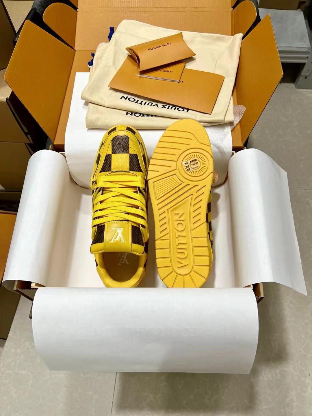 Men's shoes