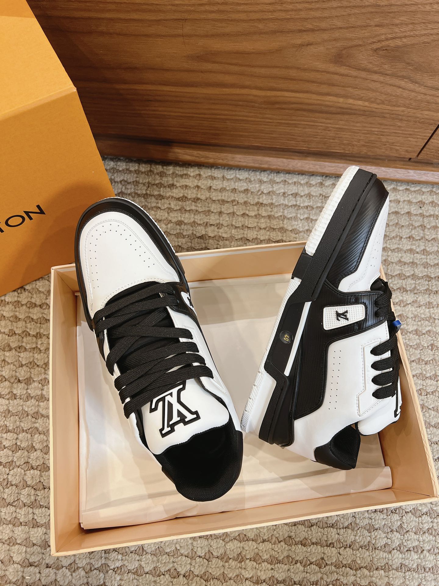 Men's shoes