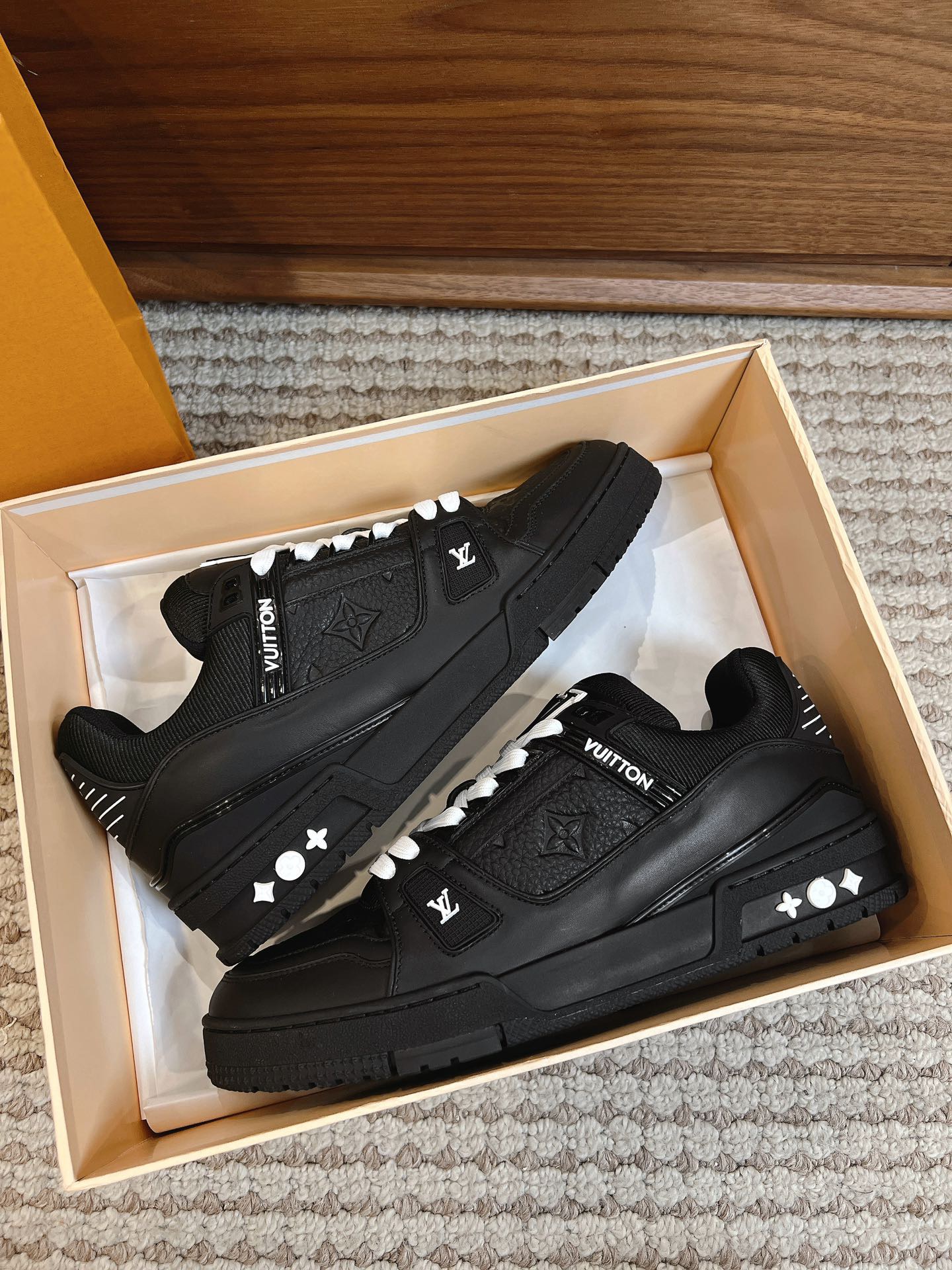 Men's shoes
