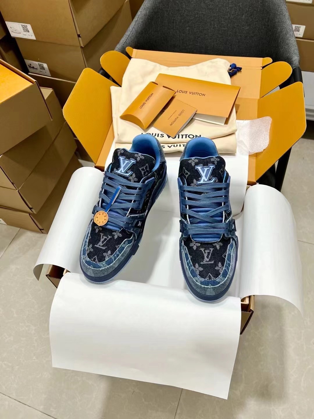 Men's shoes