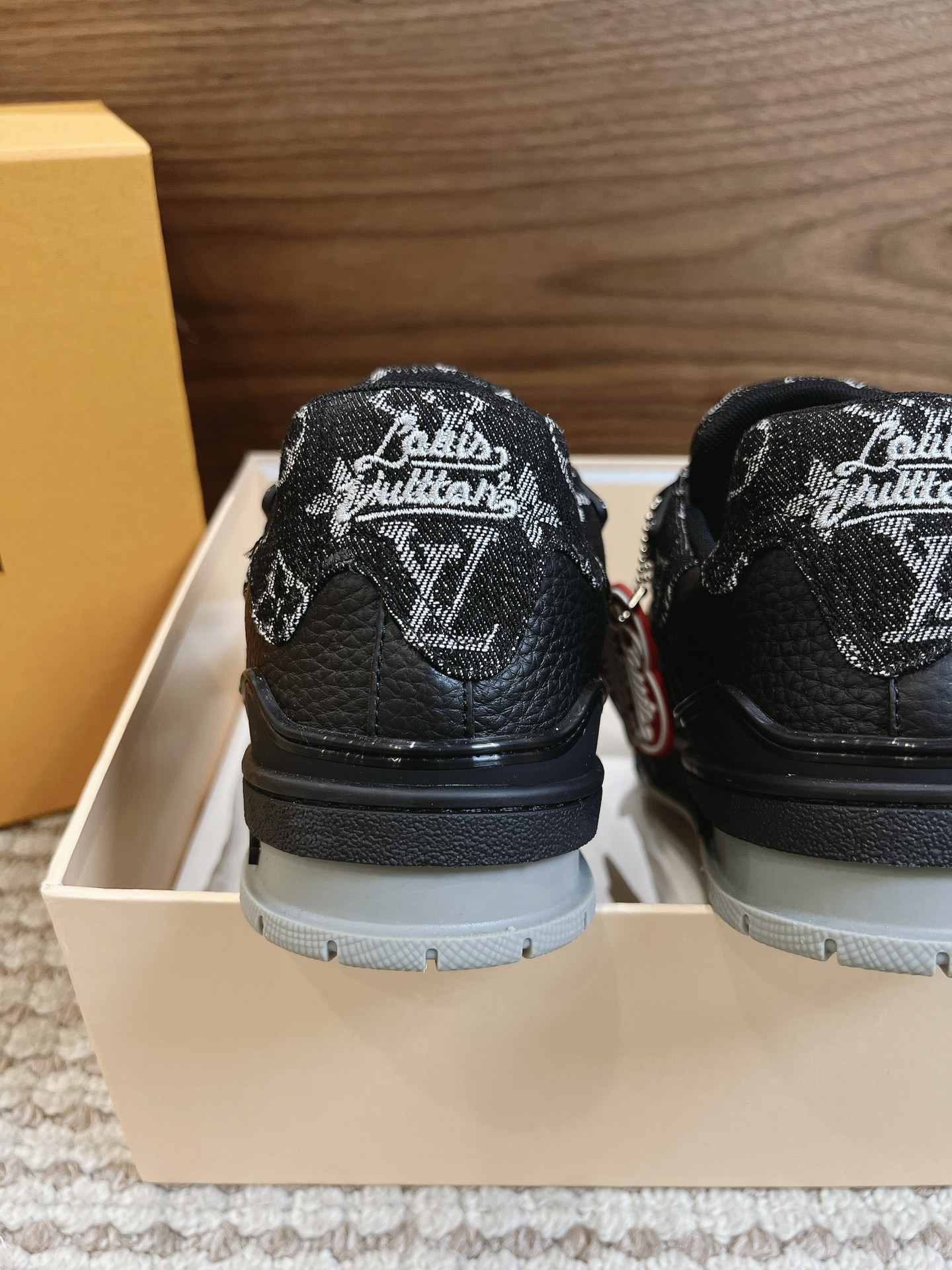 Men's shoes