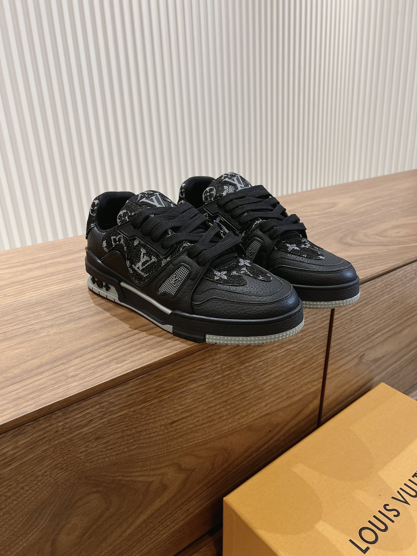 Men's shoes