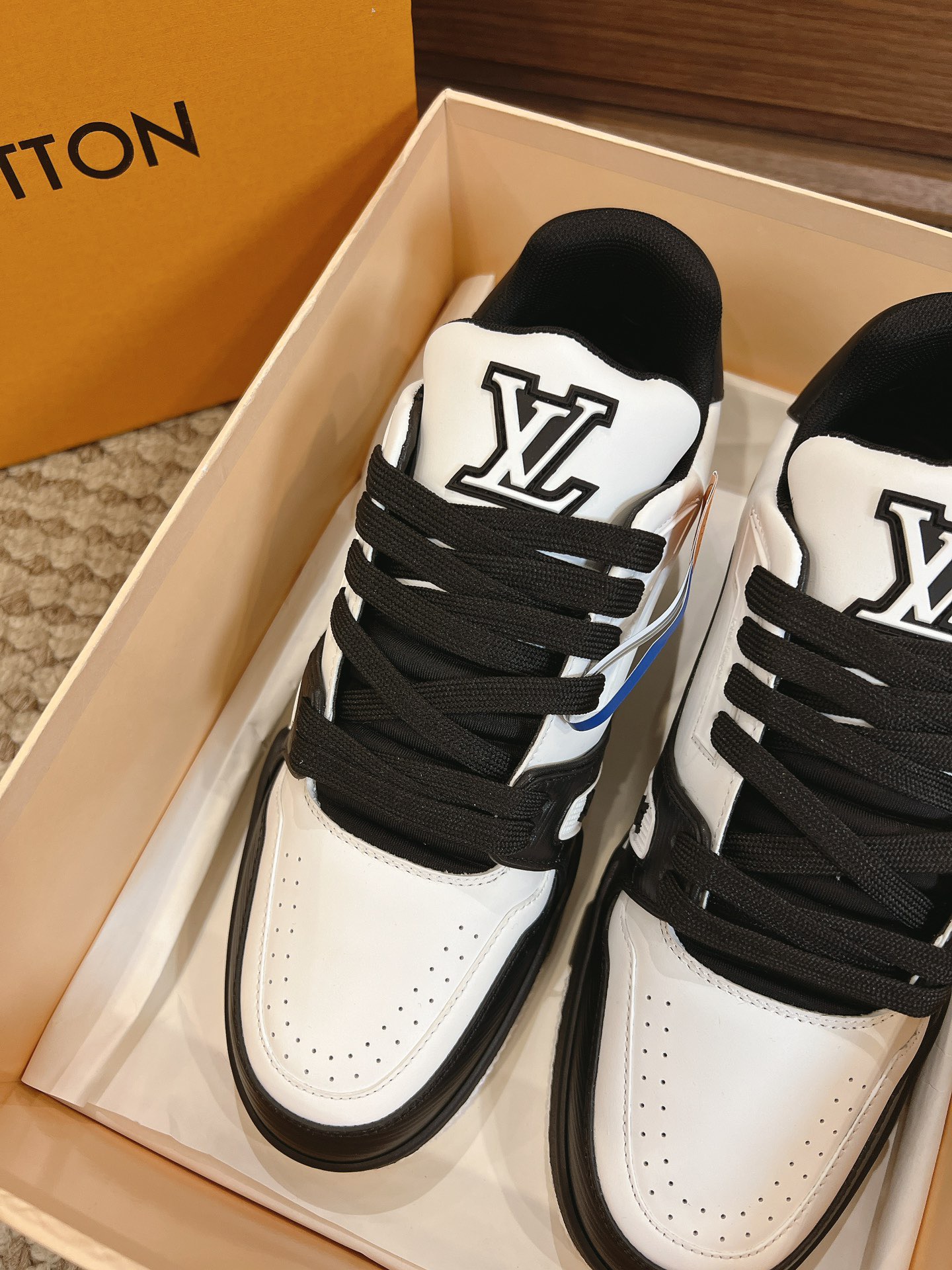 Men's shoes