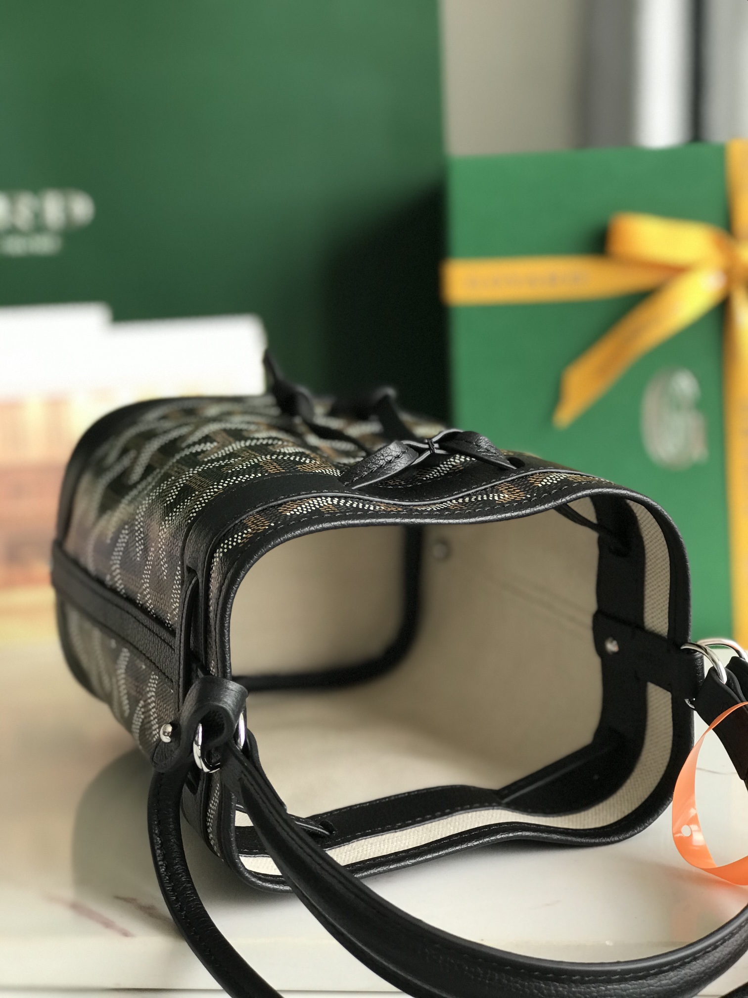    Goyard