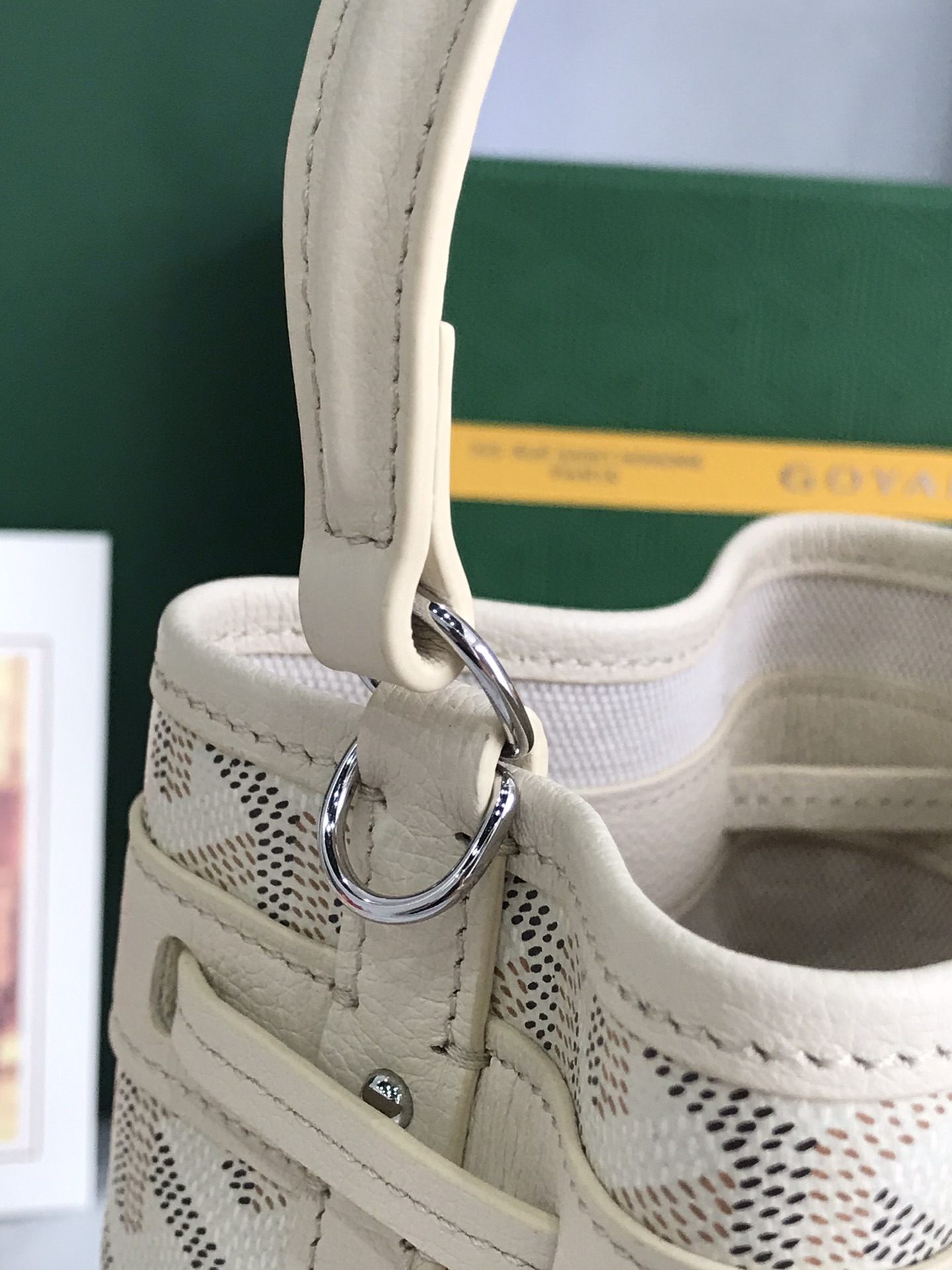    Goyard