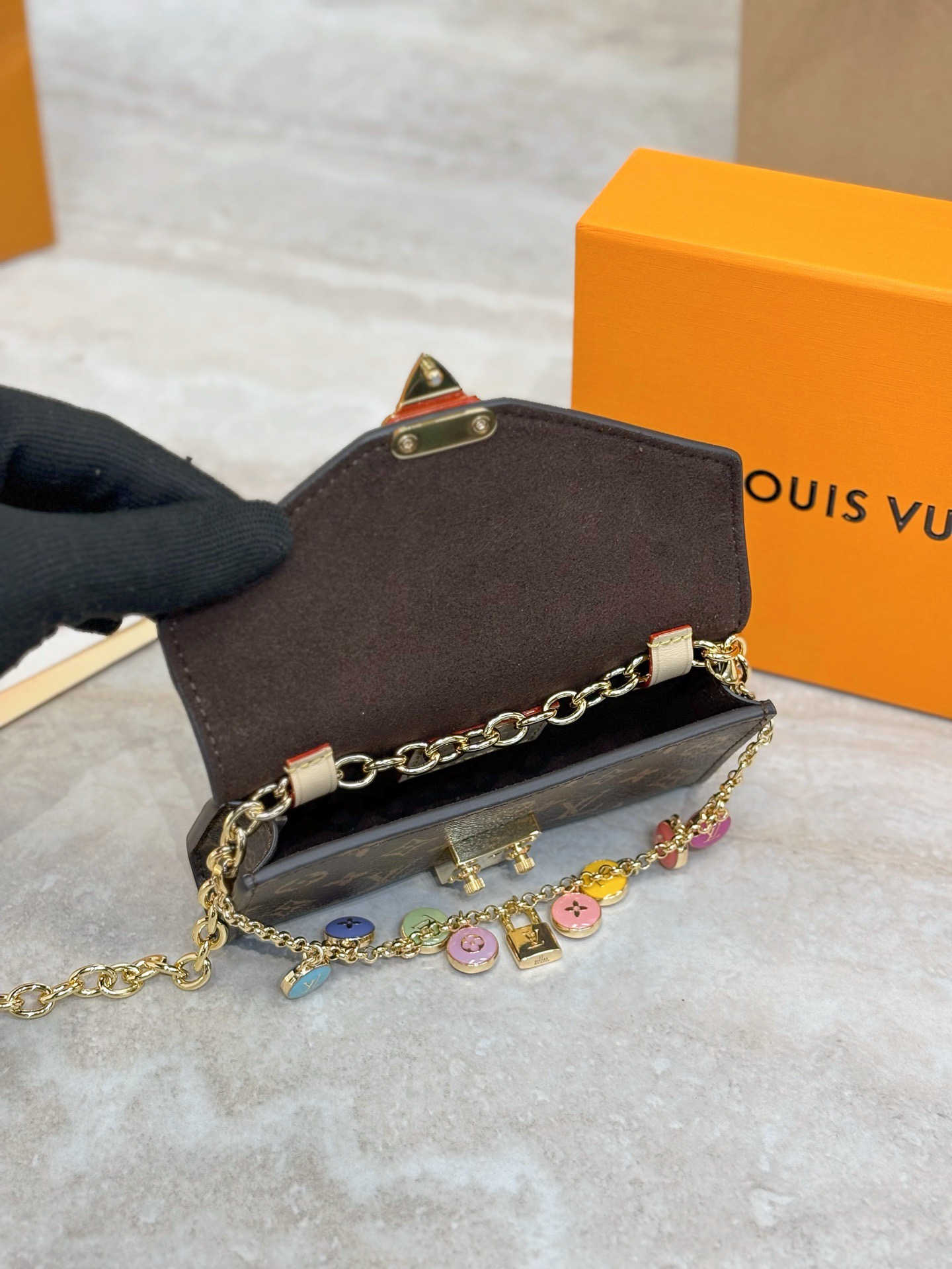 lv