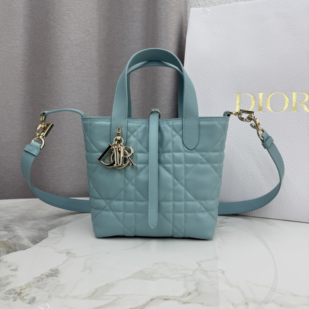   Dior