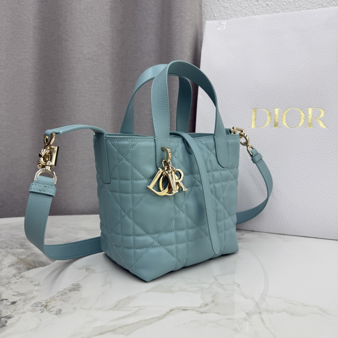   Dior