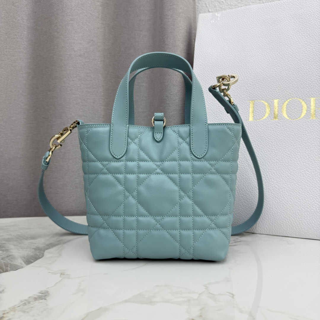   Dior