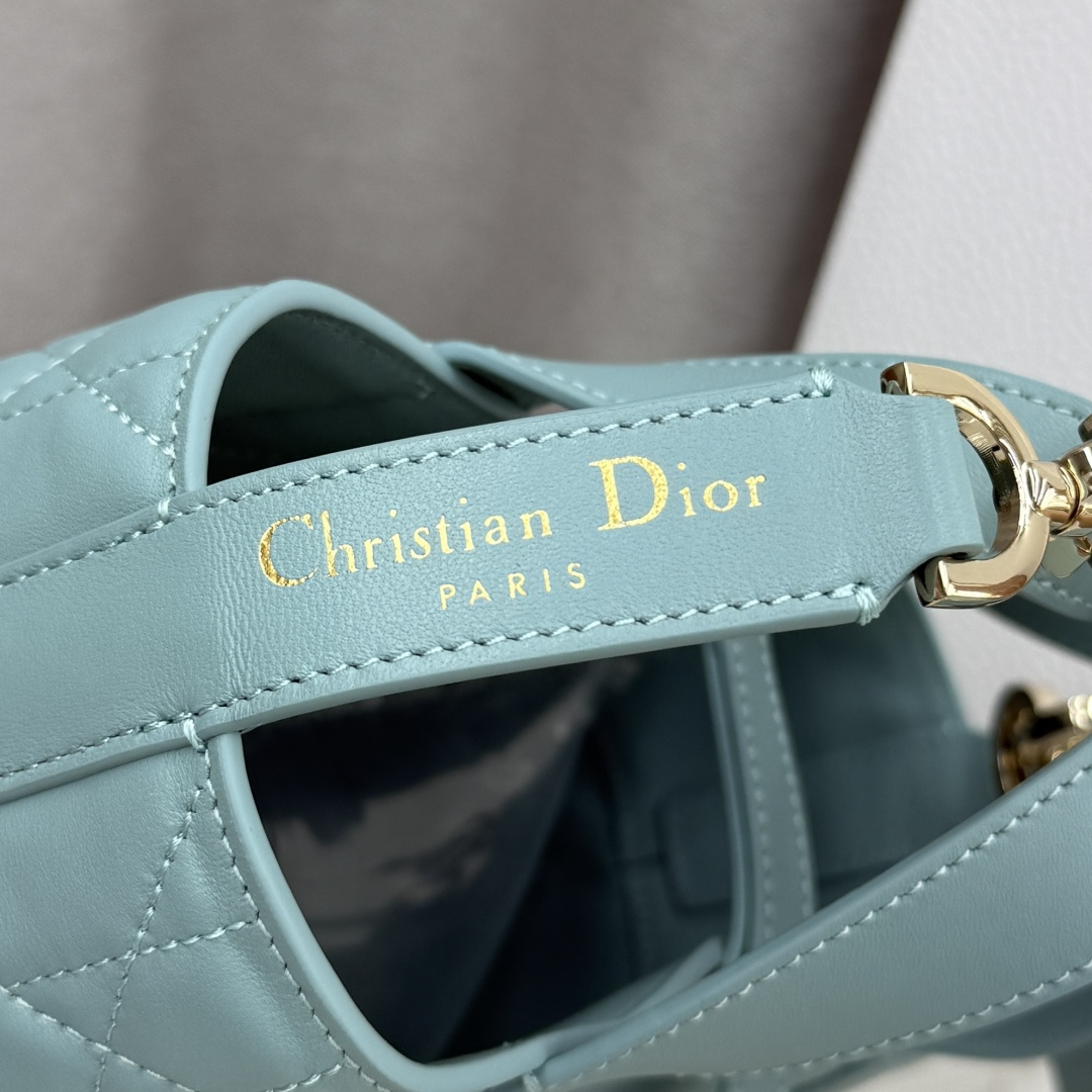   Dior