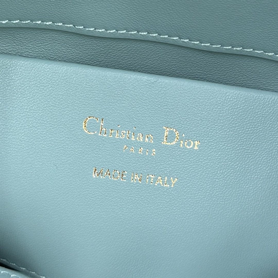   Dior