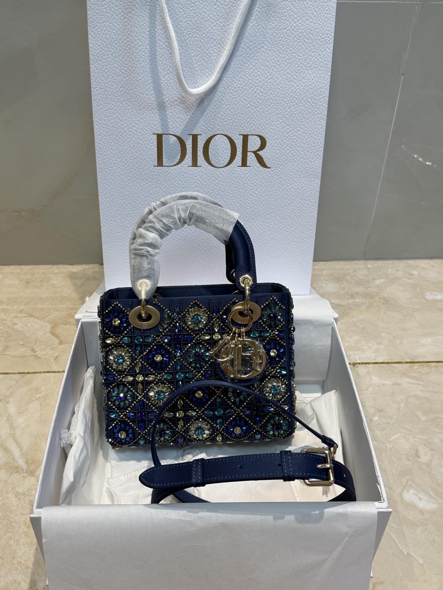   Dior