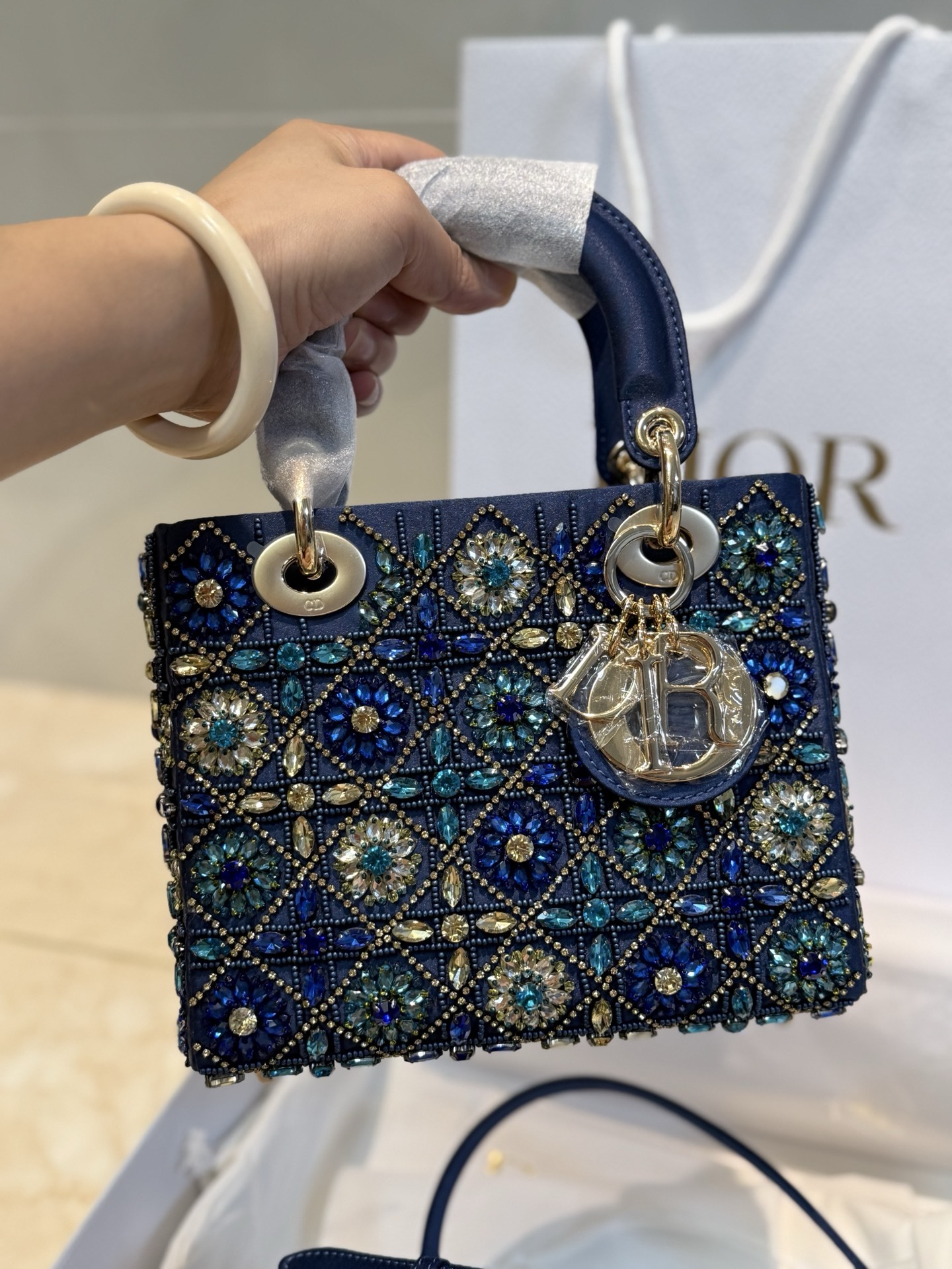   Dior