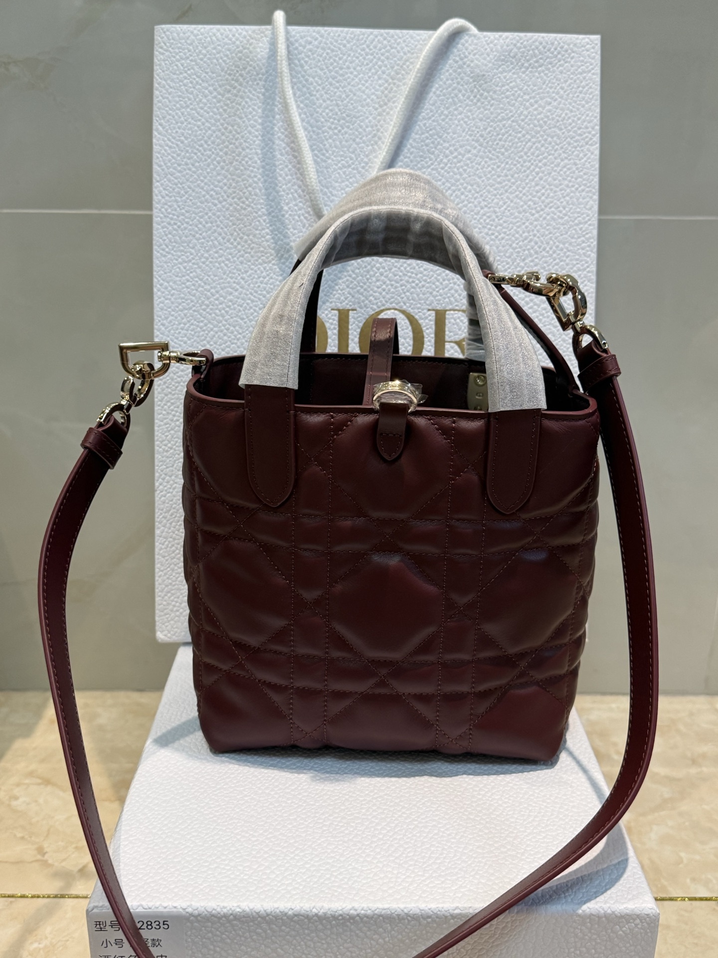  Dior