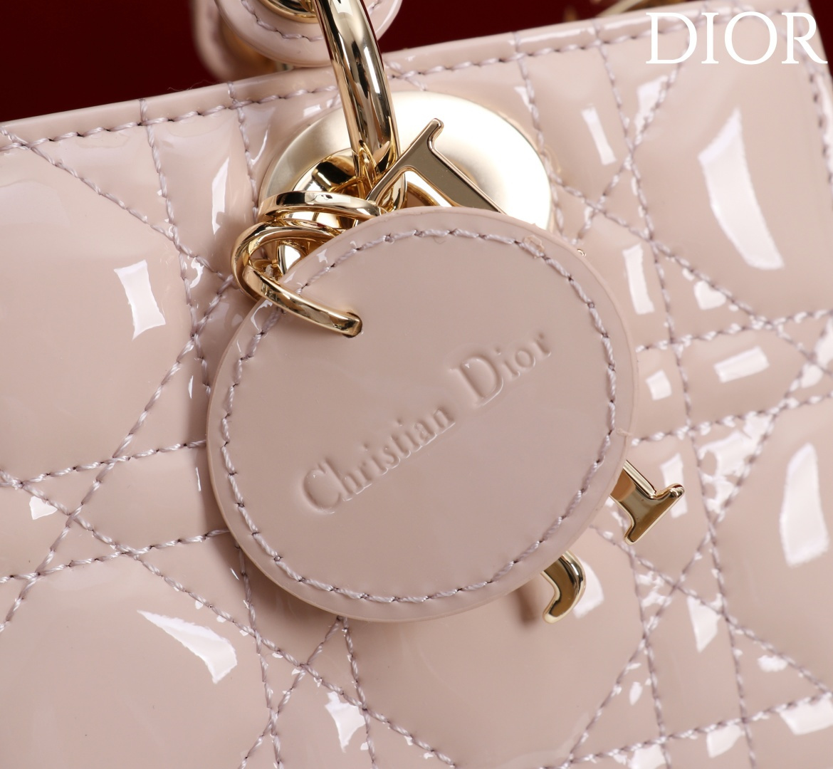   Dior