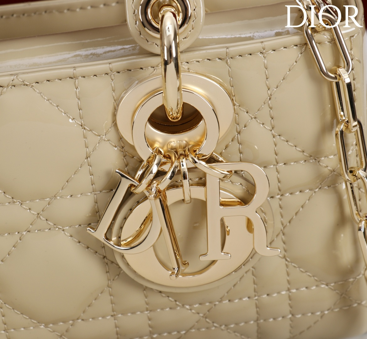  Dior