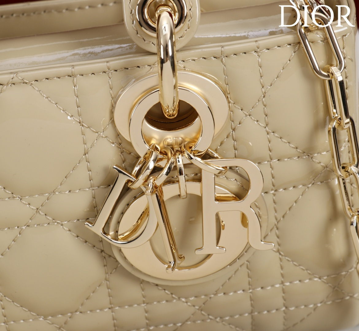  Dior
