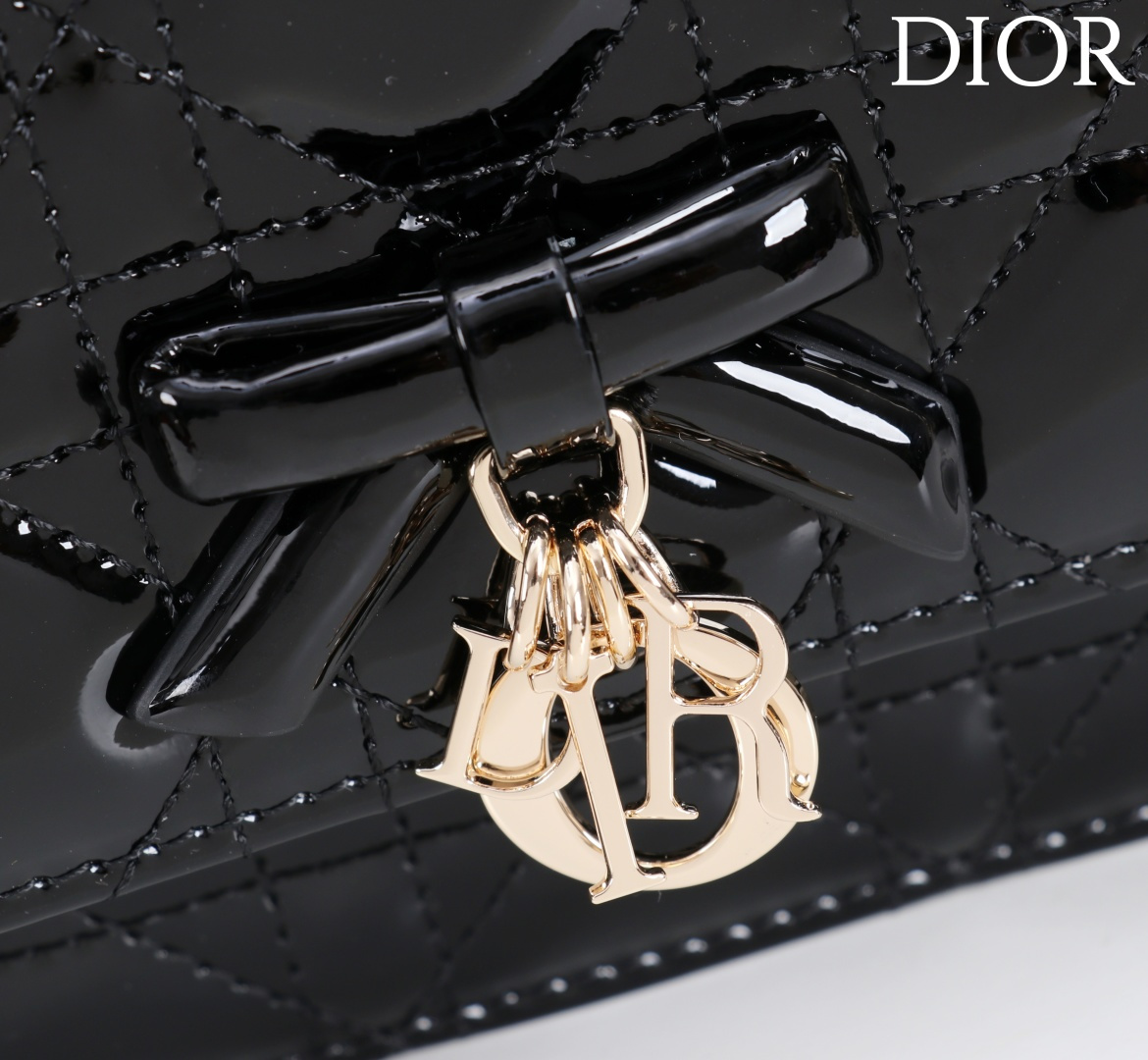  Dior