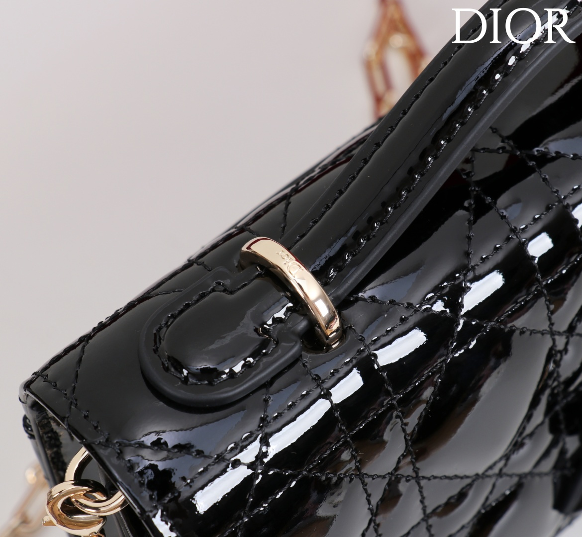  Dior