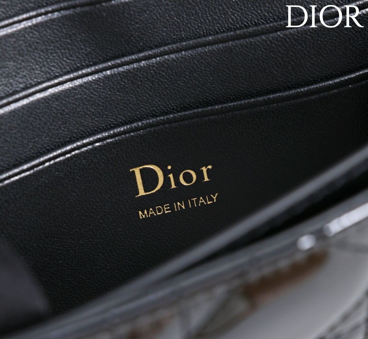  Dior