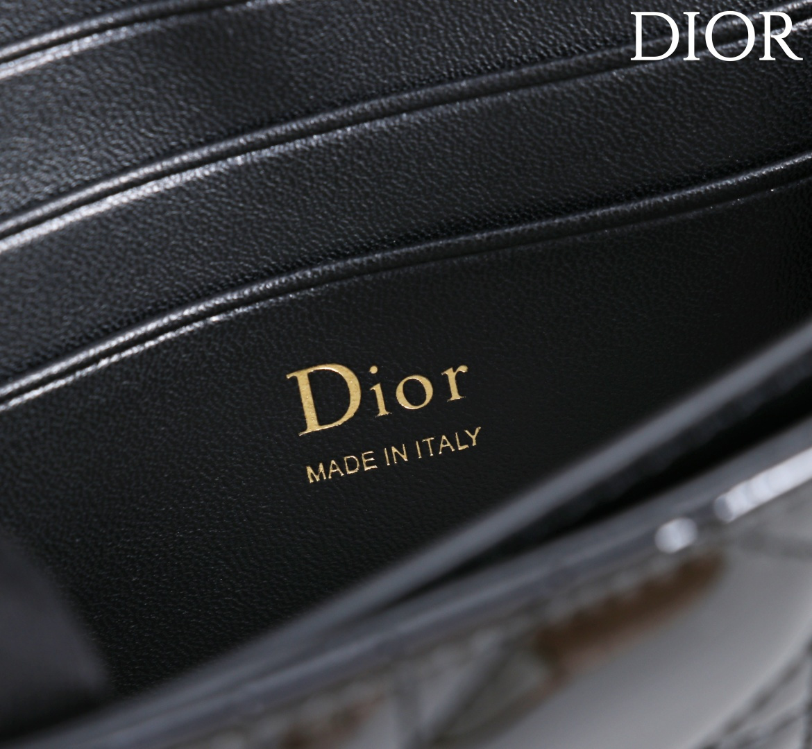  Dior